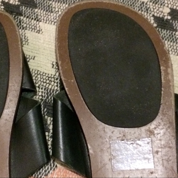 GAP Black Leather Sandals (7) - Picture 5 of 8
